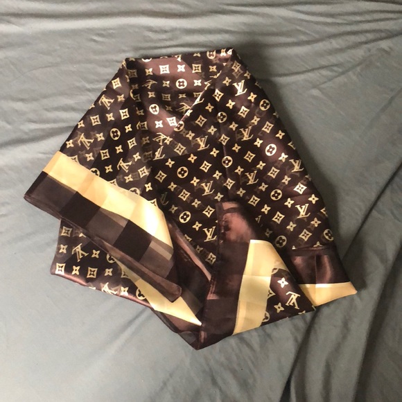 LV silk square - Picture 3 of 3